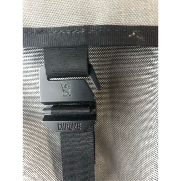 Chrome backpack Orlv 2.0 Backpack? Gray Black Buckle snap - Picture 6 of 16